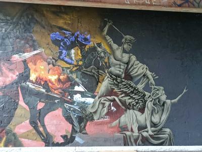 Combat baroque entre cavaliers par Franz Werk — Street art de Franz Werk à Berlin
