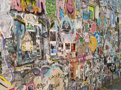 Collage stickers variés — Street art à London