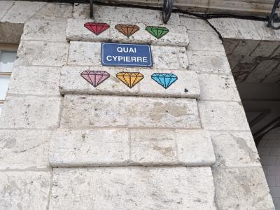 Quai Cypierre - Diamants colorés — Street art de Mifamosa à Orléans