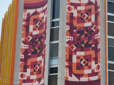 Deux tentures géométriques — Street art de PF Juin à Grenoble