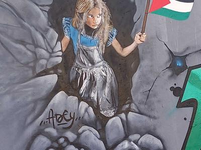 Girl and Palestinian flag — Street art by Jinks Kunst in Nantes