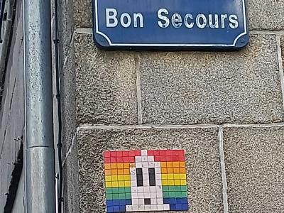 Rainbow Space Invader on Rue Bon Secours — Street art in Nantes