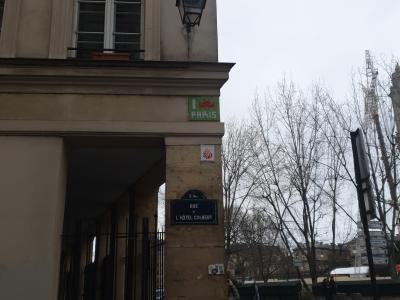 Space Invader Rue de l'Hôtel Colbert — Street art by Invader in Paris
