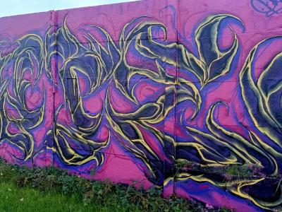 Lettrage rose bubble — Street art à Rennes