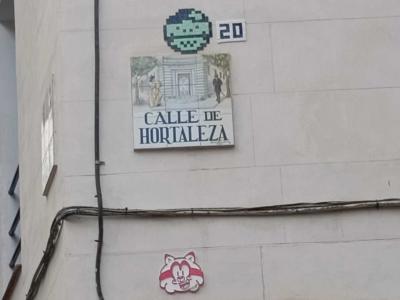 Mosaic and Cat Sticker in Madrid — Street art in Madrid