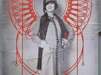 Femme années 20 et mandala rouge — Street art à Clermont-Ferrand
