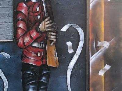 Le garde aux rubans — Street art de Otto Schade à London