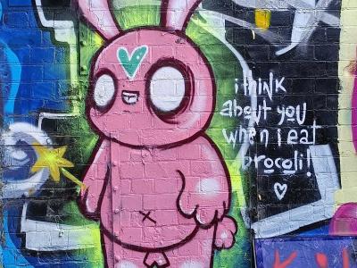 Créature broccoli — Street art à London