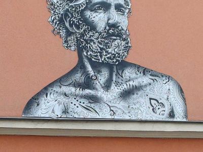 Homme fleuri en noir et blanc par Aydar — Street art de Aydar à Paris