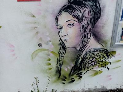 Portrait of Eleanor of Aquitaine — Street art by C215 in Castillon-la-Bataille
