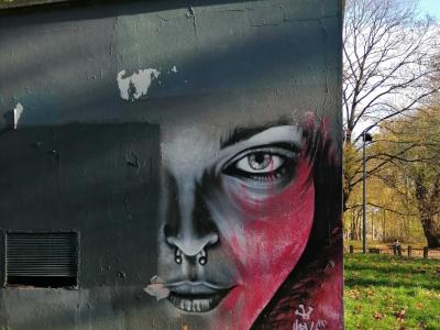 Portrait féminin par IKSTE — Street art de IKSTE (York) à Lille
