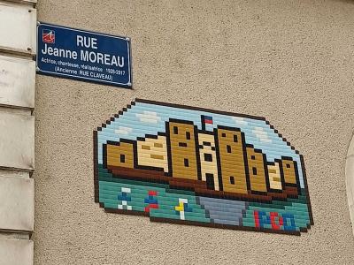 Mosaïque château pixel art, Rue Jeanne Moreau — Street art à Angers