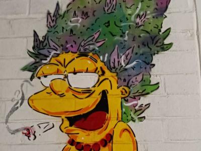 Marge Simpson à la coiffe de cannabis — Street art à Grossbeeren