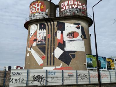 Fresques cubistes sur les tours à glace — Street art à Nantes