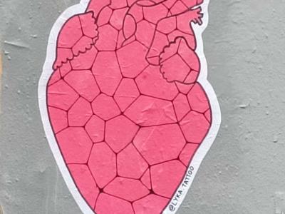 Geometric Anatomical Pink Heart — Street art in Nantes