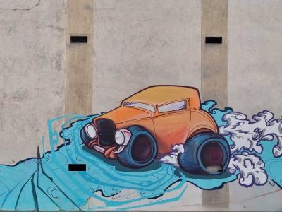 Voiture rétro en plein essor — Street art à Grenoble