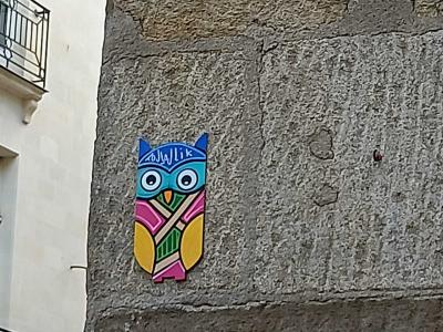 Petit hibou coloré — Street art à Nantes