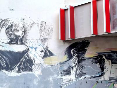 Deux figures au pinceau noir — Street art à Grenoble