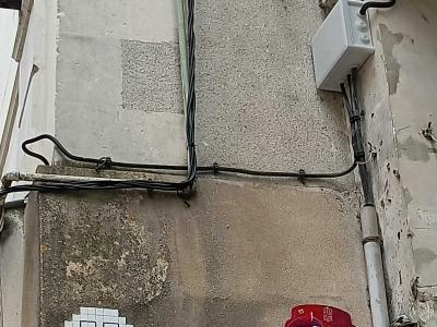 Trio de stickers par Oré, Angers — Street art de Waldo, Fast Freak, Oré à Angers
