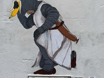 Medieval Knight with a Banana — Street art in Nantes