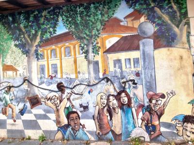 Mural scène place publique — Street art à Grenoble
