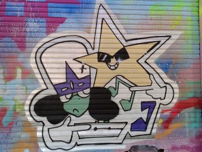 Étoile jaune et bandit masqué — Street art à Rennes