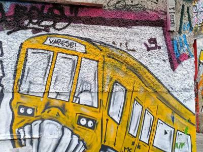 Anthropomorphic Yellow Berlin Subway — Street art in Berlin