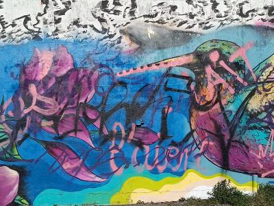Fleurs colorées dynamiques — Street art à Nantes
