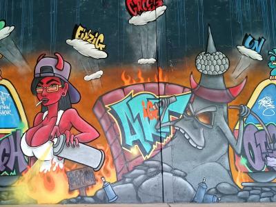 Robot-creatures in Explosion — Street art in Berlin