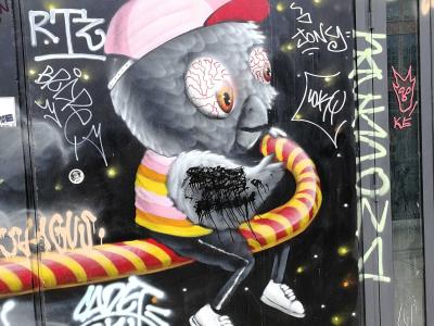 Créature Grotesque au Bonbon — Street art à Paris