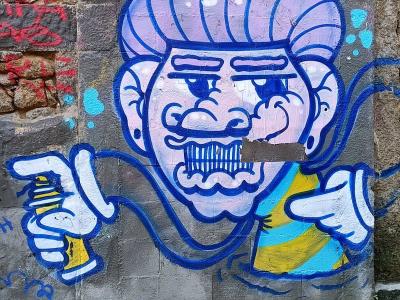 Graffeur en colère aux bombes de peinture — Street art à Porto
