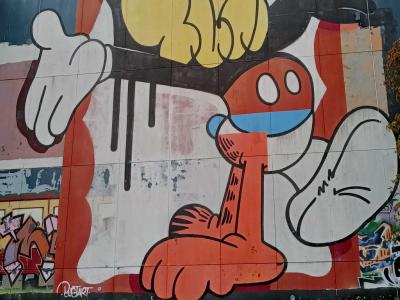 Halo Cartoon Character, Teufelsberg Berlin — Street art in Berlin