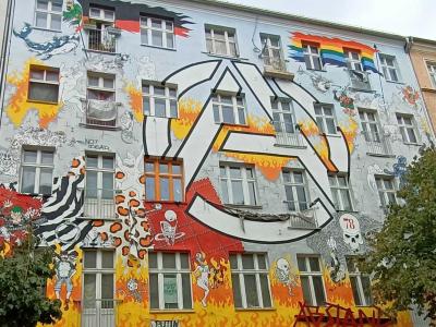 Geometric Graphic Mural — Street art in Berlin