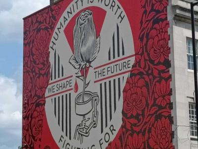 Humanité combattante — Street art de Obey (Shepard Fairey) à London