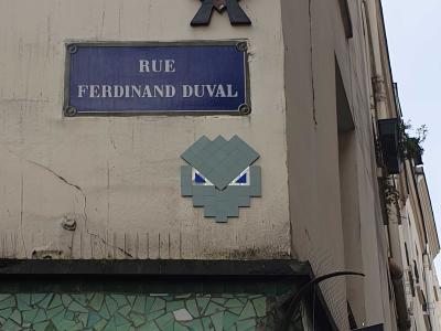 A2 Diamond Eyes — Street art by A2, Mr Djoul in Paris
