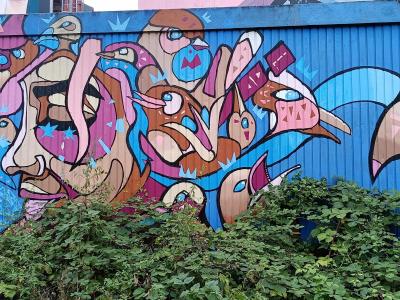 Interlocking Faces and a Crowned Bird — Street art in Berlin
