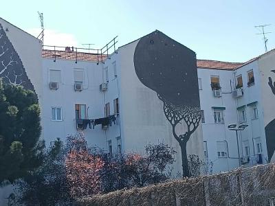 Mural Silhouettes on Residential Facades — Street art in Madrid