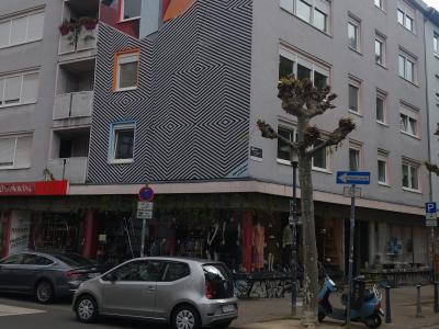 Mural géométrique moderne rouge-gris-bleu — Street art de LX.One, Remi Rough à Saarbrücken