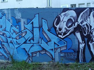 Tag complexe et crâne — Street art de Persu à Nantes