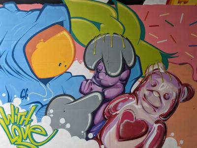 Loving Creatures Gradient — Street art in Soyons