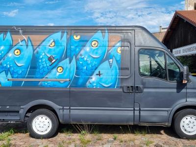 Poissons bleus dynamiques — Street art à Strasbourg