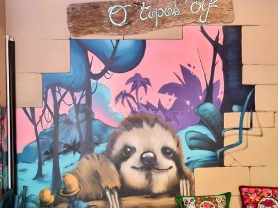 The sloth at O'tapas'oif — Street art in Vallon-Pont-d'Arc