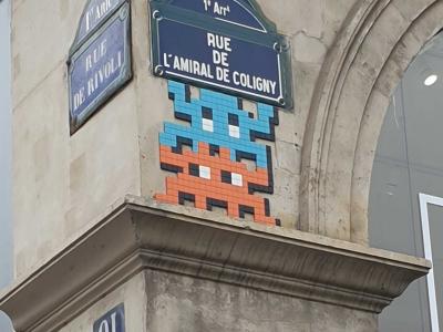 Space Invader PA_1260 — Blue and Orange Duo — Street art by Invader in Paris