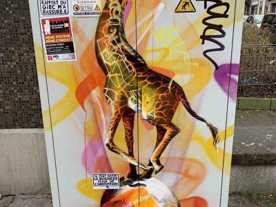 La girafe sur le globe — Street art de Dan23 à Strasbourg