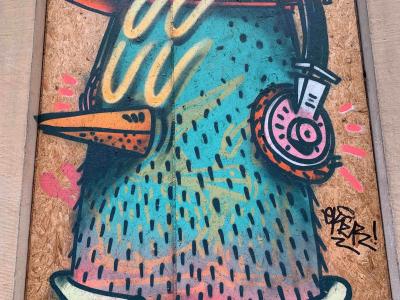 Oiseau Hip-Hop aux Écouteurs — Street art à Strasbourg