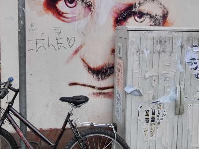 Portrait intense regard sombre — Street art à Strasbourg