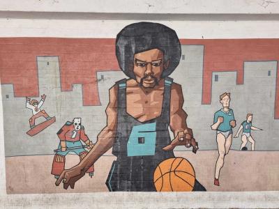 Basketteur et sport urbain — Street art à Strasbourg