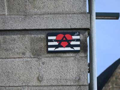 A2 on the Breton flag — Street art by A2 in Rennes
