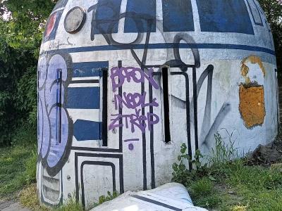 R2D2 Street Art — Street art in Prague