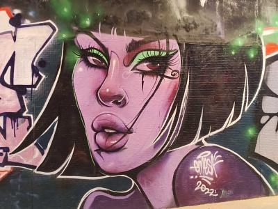 Comic Style Woman Portrait with Green Eyes — Street art in Paris